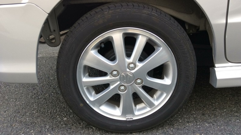 タイヤホイール前