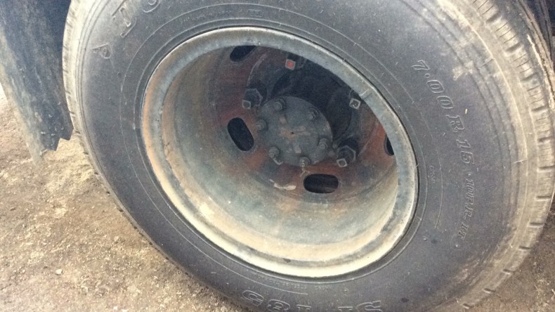 タイヤホイール前