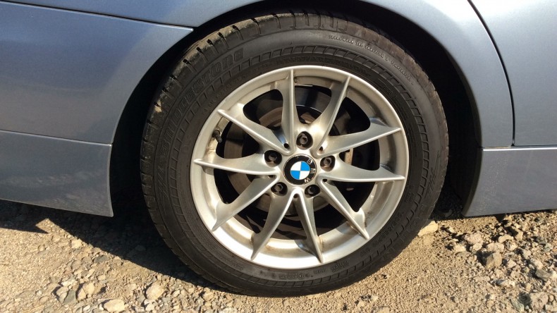 タイヤホイール前