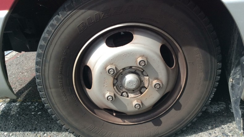 タイヤホイール前