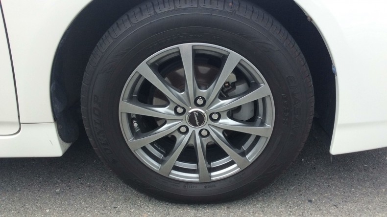 タイヤホイール前