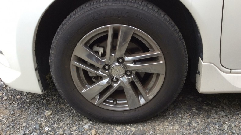 タイヤホイール前