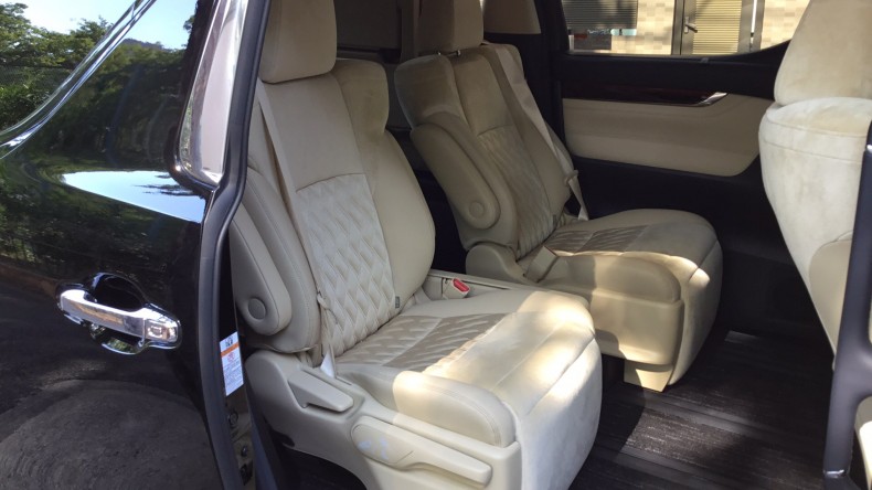 内装後方シート