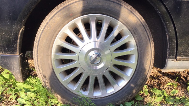 タイヤホイール前