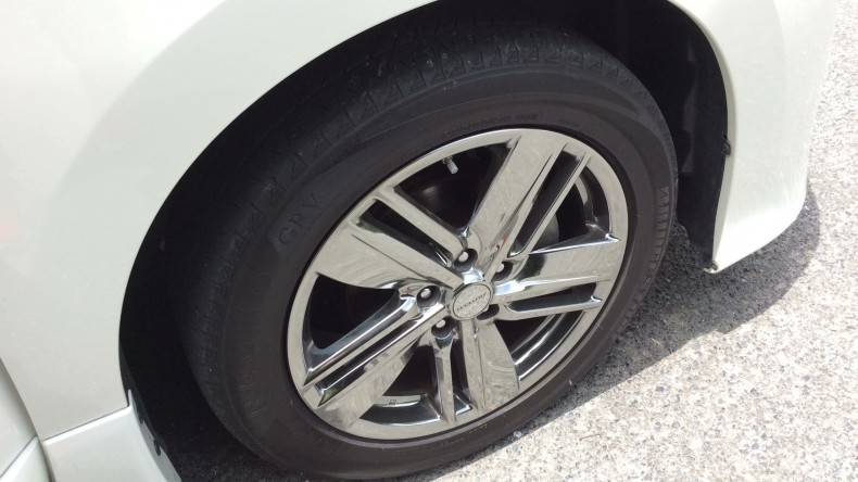 タイヤホイール前