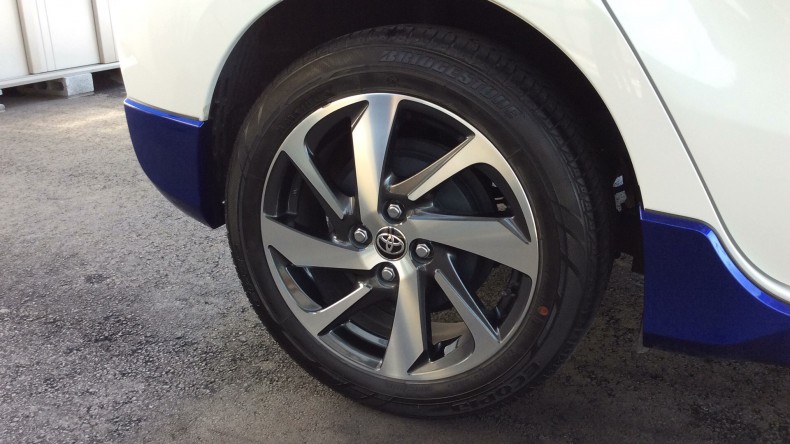 タイヤホイール前