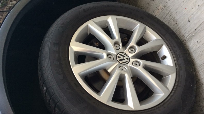 タイヤホイール前