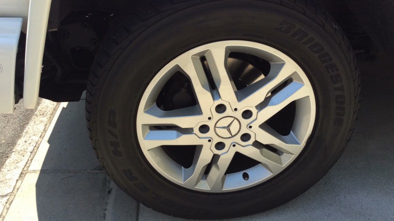 タイヤホイール前