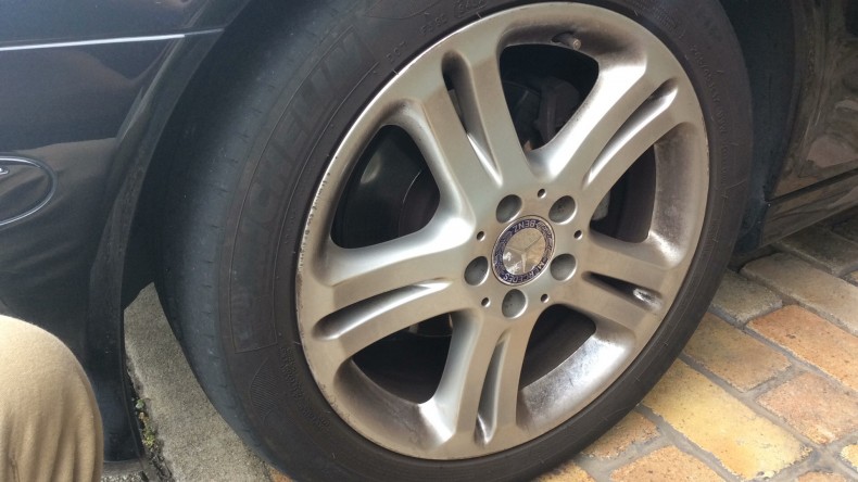 タイヤホイール前