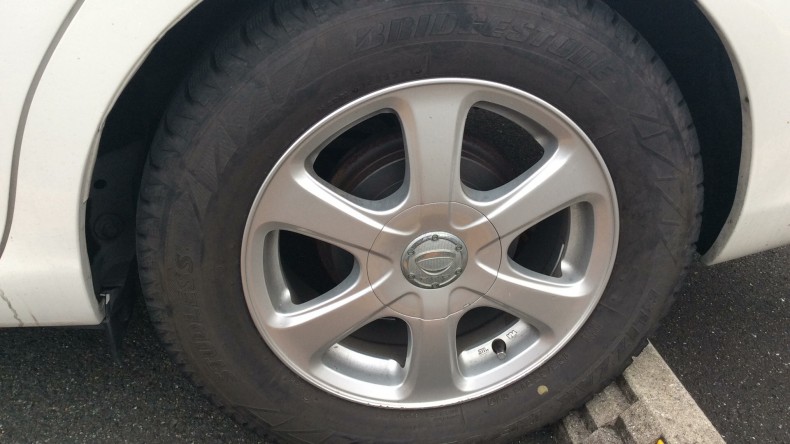 タイヤホイール前