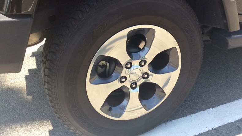 タイヤホイール前