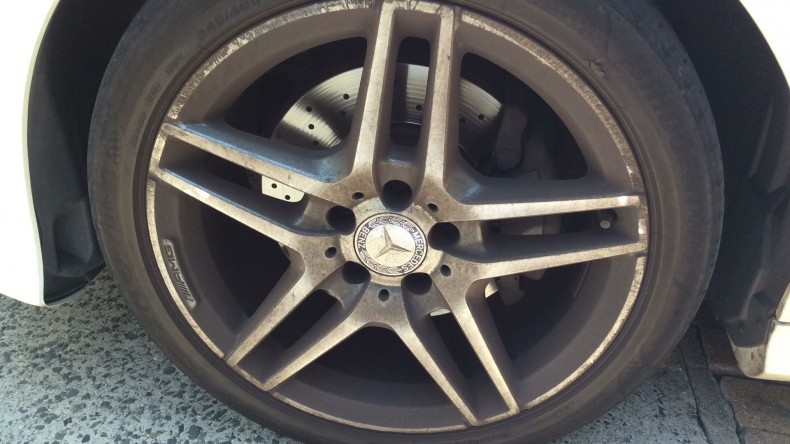 タイヤホイール前