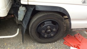 タイヤホイール前