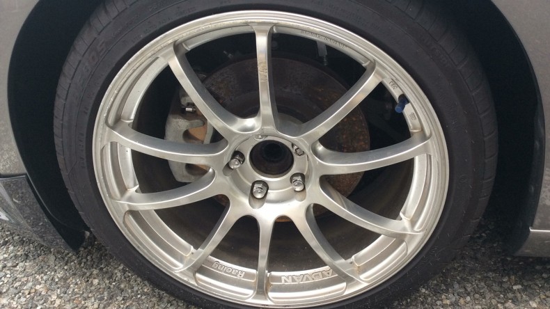 タイヤホイール前