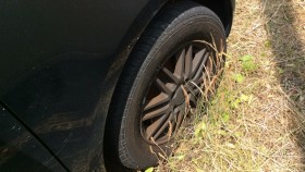 タイヤホイール前