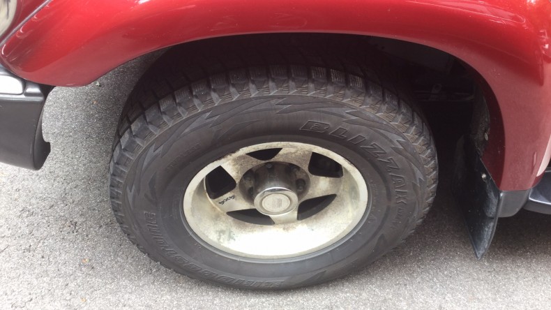 タイヤホイール前