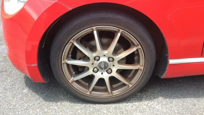 タイヤホイール前