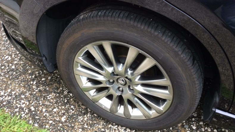 タイヤホイール前