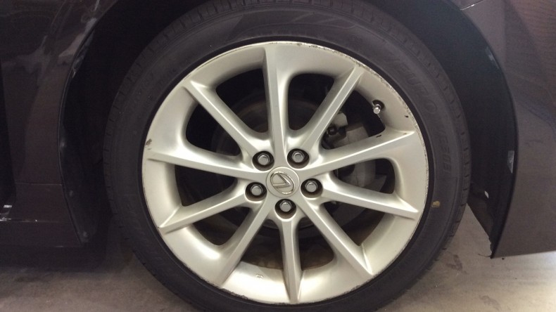 タイヤホイール前