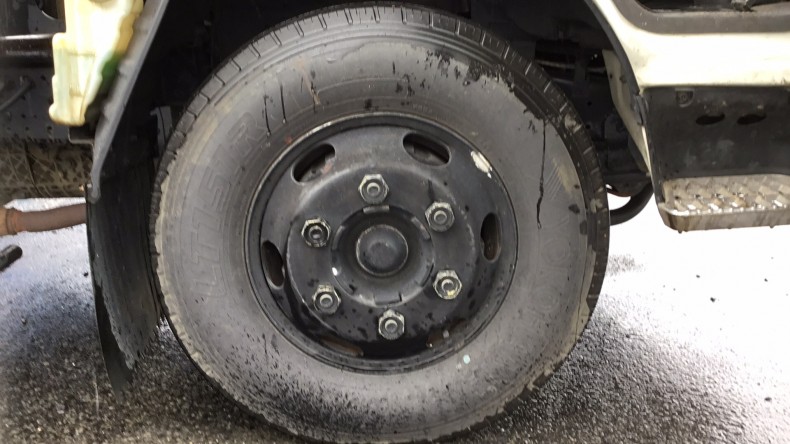 タイヤホイール前