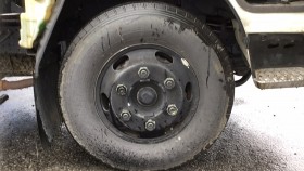 タイヤホイール前