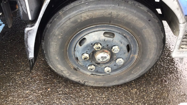 タイヤホイール前