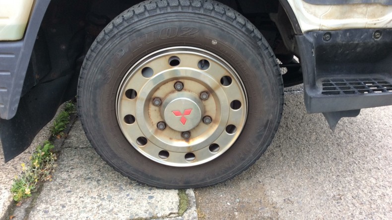 タイヤホイール前