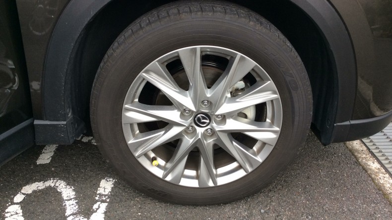 タイヤホイール前