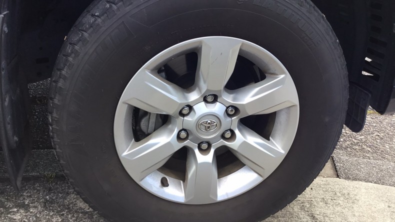 タイヤホイール前