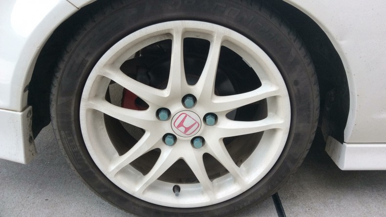 タイヤホイール前