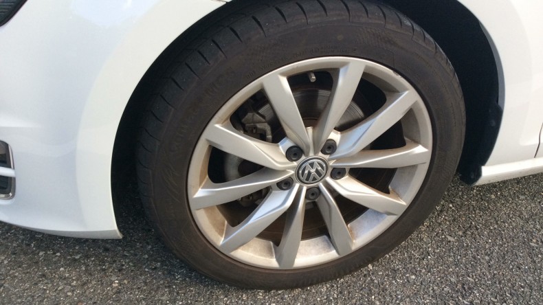 タイヤホイール前