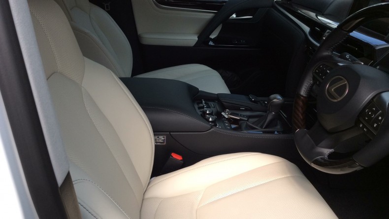 内装前方シート