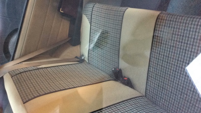 内装後方シート