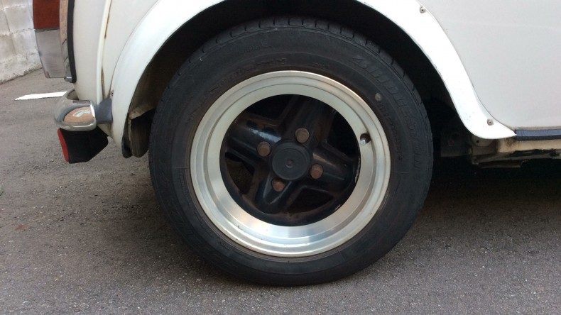 タイヤホイール前