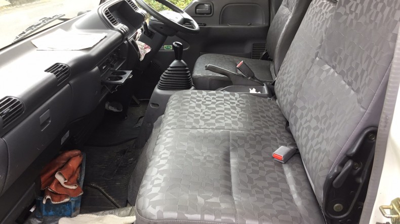 内装後方シート