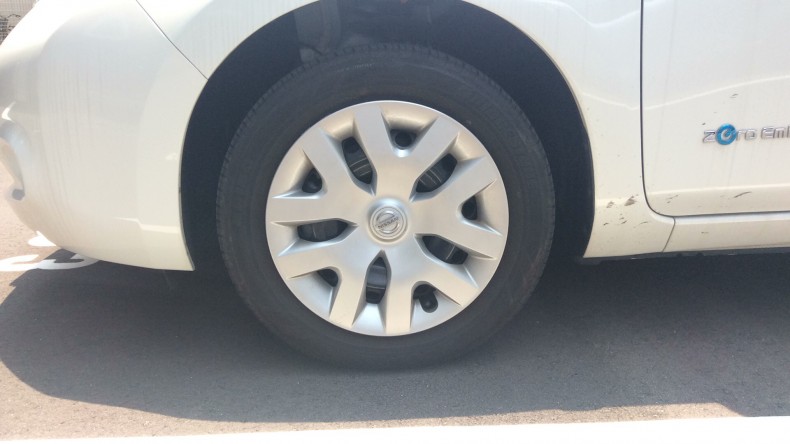 タイヤホイール前