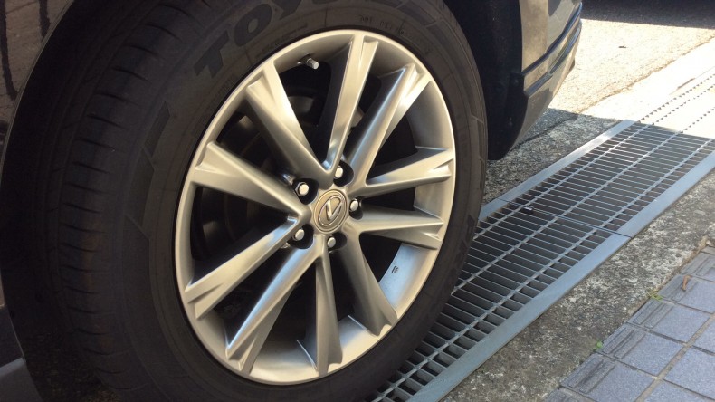 タイヤホイール前