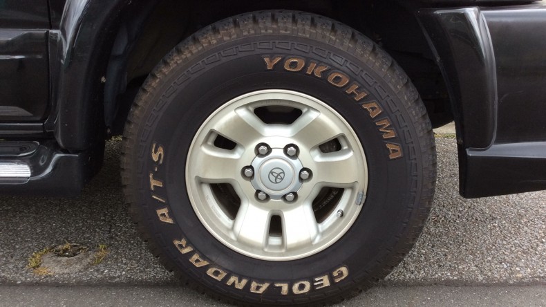 タイヤホイール前