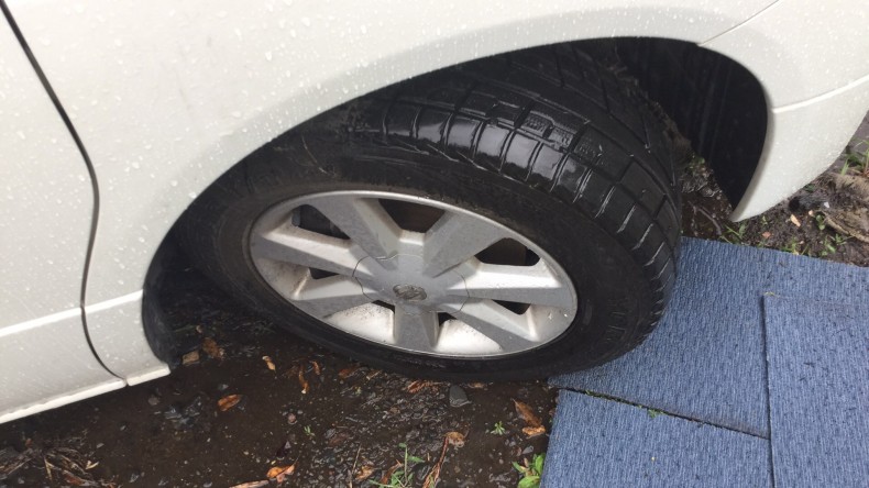 タイヤホイール前