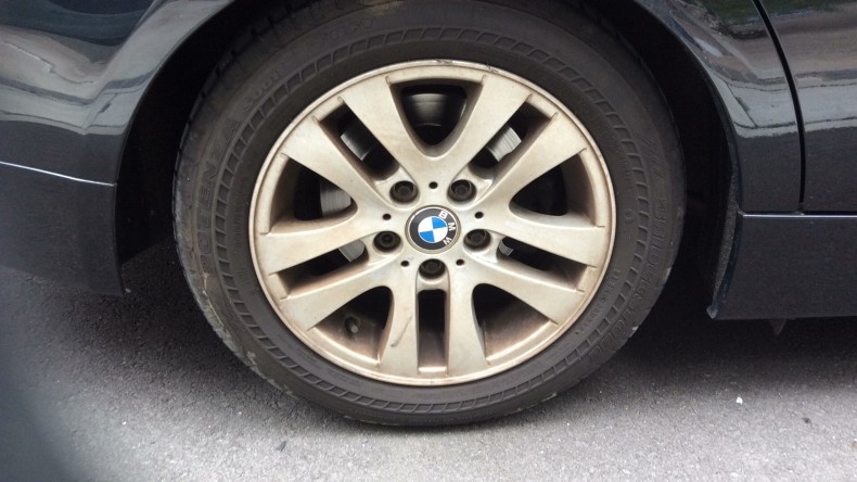 タイヤホイール前