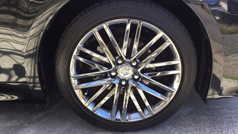 タイヤホイール前