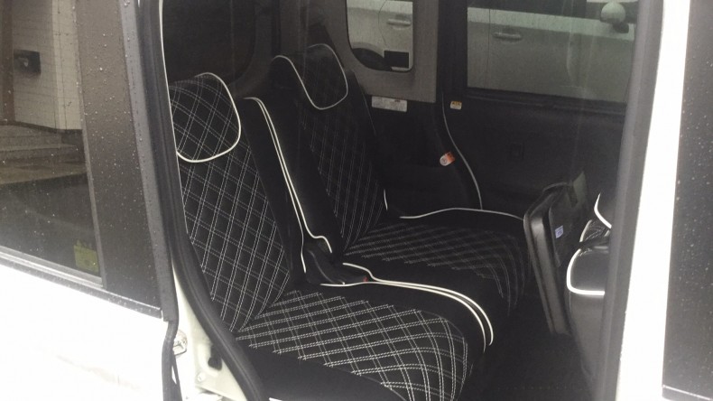 内装後方シート