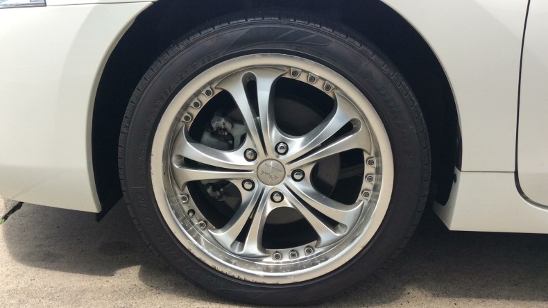 タイヤホイール前