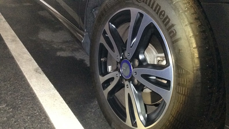 タイヤホイール前