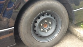 タイヤホイール前