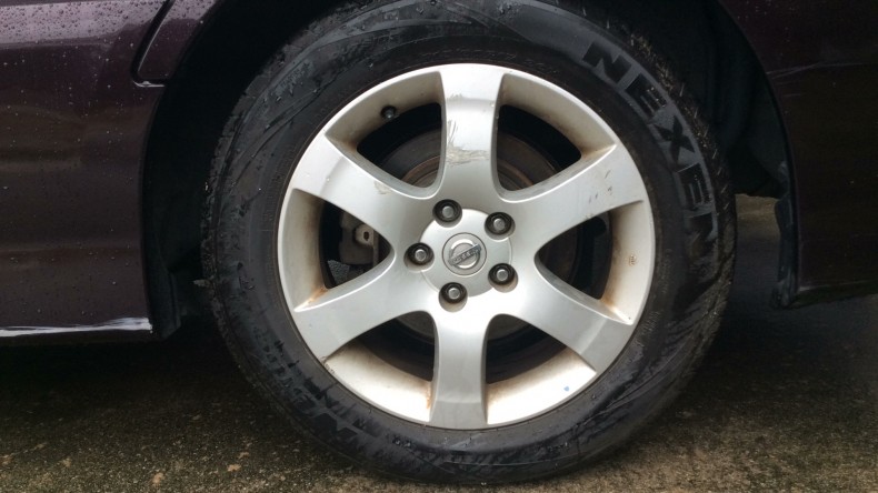 タイヤホイール前