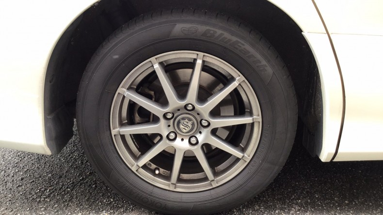 タイヤホイール前