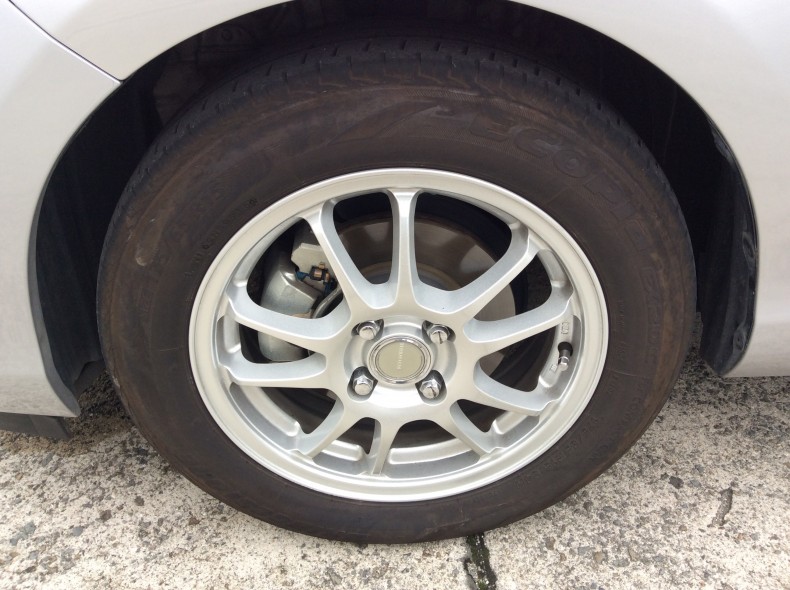 タイヤホイール前