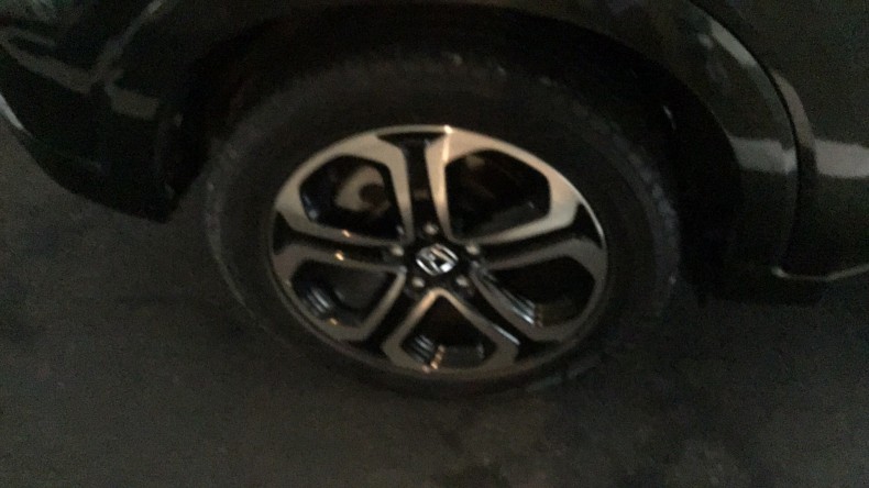 タイヤホイール前