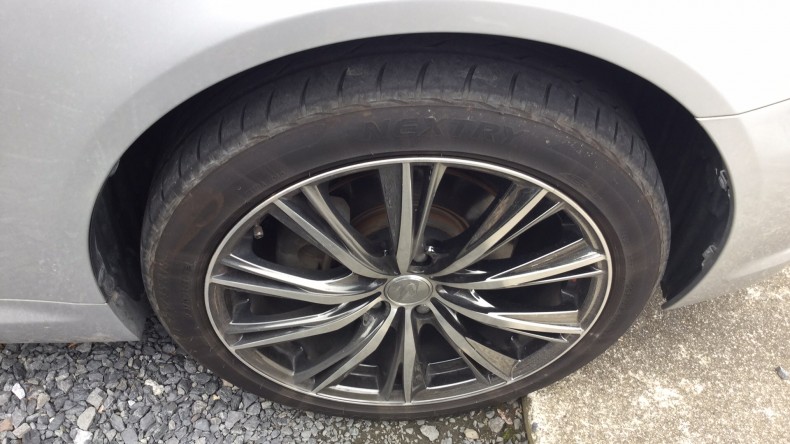 タイヤホイール前